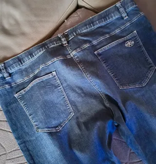 Jeans morbidi con fiore XXXL