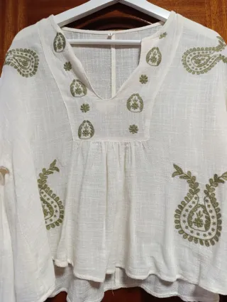 Blusa de hilo bordada talla L