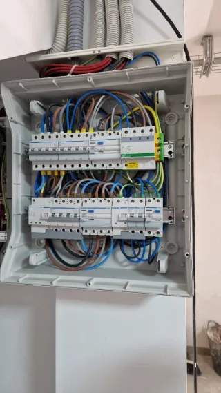 Electricista 24h en Lloret de Mar ⚡ Averías y Bole