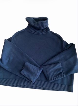 Suéter cuello alto azul marino