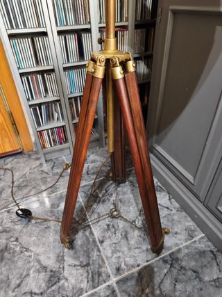 Antigua Lámpara de pie Trípode Madera y Bronce