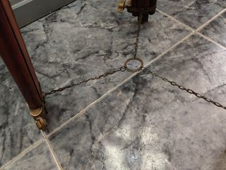 Antigua Lámpara de pie Trípode Madera y Bronce