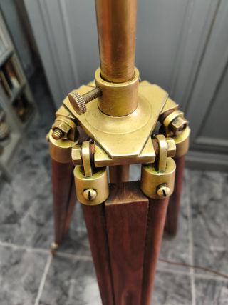 Antigua Lámpara de pie Trípode Madera y Bronce