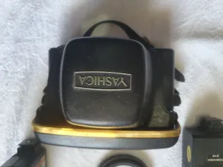 Consegna di vecchie fotocamere Yashica