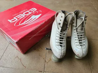 Patines artísticos blancos