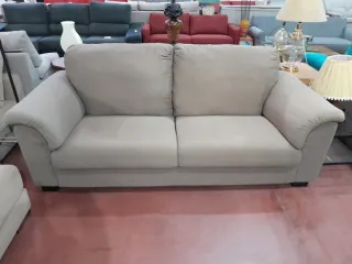 Sofá beige tres plazas y Sofá Beige dos plazas.