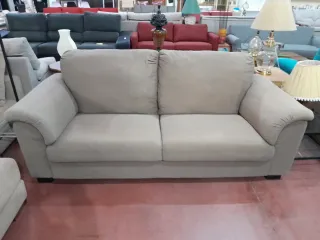 Sofá beige tres plazas y Sofá Beige dos plazas.