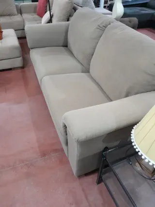 Sofá beige tres plazas y Sofá Beige dos plazas.