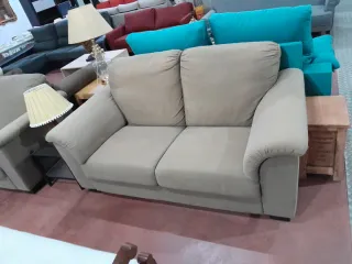 Sofá beige tres plazas y Sofá Beige dos plazas.