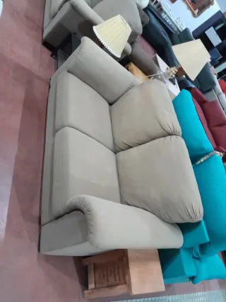 Sofá beige tres plazas y Sofá Beige dos plazas.
