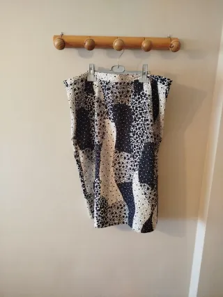 Falda estampada azul y blanca