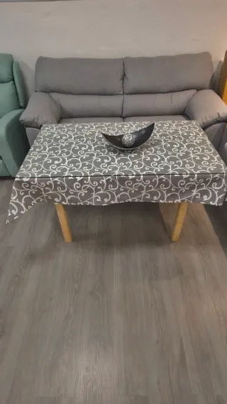 Mesa de comedor de madera