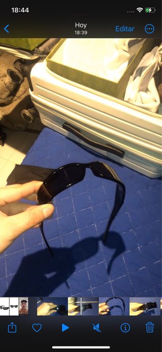 Gafas de sol Prada negras, con estuche y pañuelo