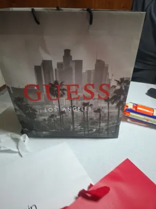 Bolsas de regalo Calvin Klein, Guess, Shiseido