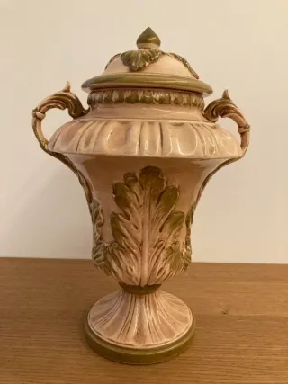Vaso con coperchio porcellana Capodimonte