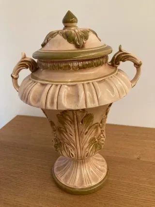 Vaso con coperchio porcellana Capodimonte