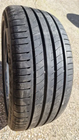 Neumático 225/45/18