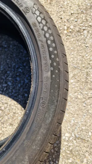 Neumático 225/45/18