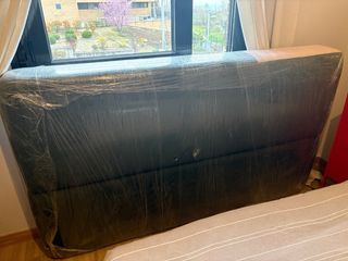 Sofá cama 2 plazas verde y detalle rosa