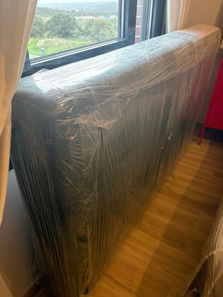 Sofá cama 2 plazas verde y detalle rosa