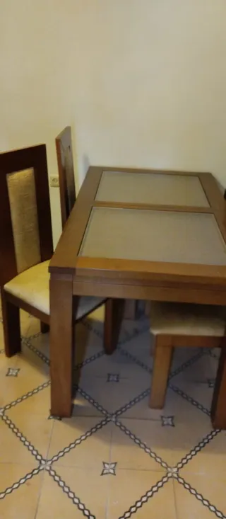 Mesa Comedor Extensible + 4 Sillas.