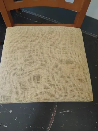 4 Sillas de Madera con Asiento Amarillo