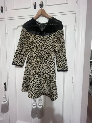 Vestido animal print con encaje negro