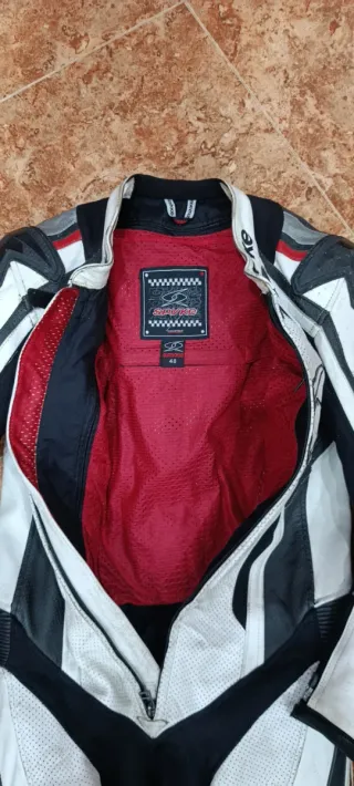 Mono de cuero Spyke en perfecto estado