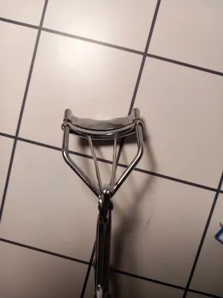 Rizador de pestañas plateado