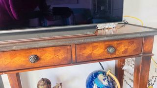 Mesa de madera con cajones