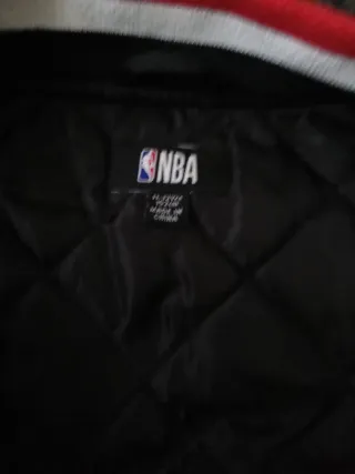 Cazadora Chicago Bulls Negra y Roja para 12 años