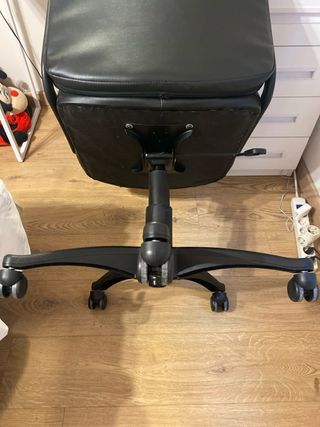 Silla escritorio negra polipiel ver foto  desgaste