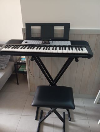 Piano Yamaha Portátil YPT-270 con caja