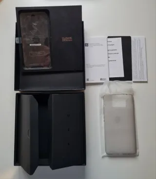 Caja y manual + 5 Fundas Huawei Mate 10