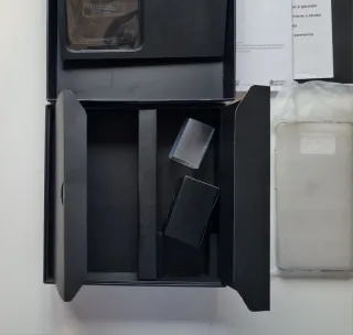 Caja y manual + 5 Fundas Huawei Mate 10