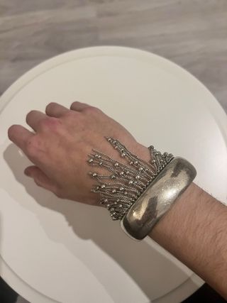 Pulsera Zara con flecos y cuentas