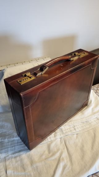 Maletín de piel marrón