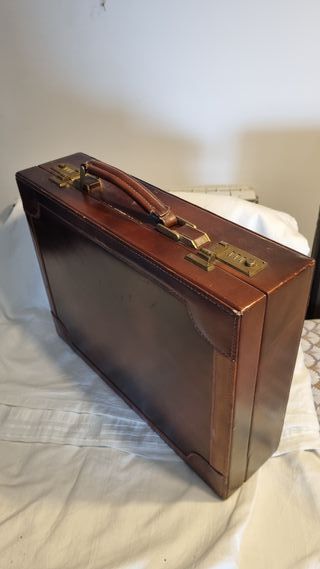 Maletín de piel marrón