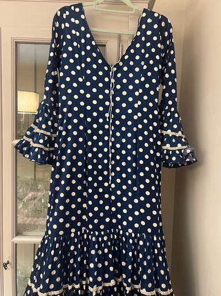 Traje de flamenca azul con lunares blancos