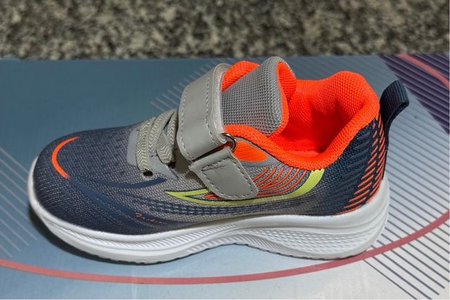 DEPORTIVAS NIÑO TALLA 24 PLANTILLAS MEMORIA. NUEVO