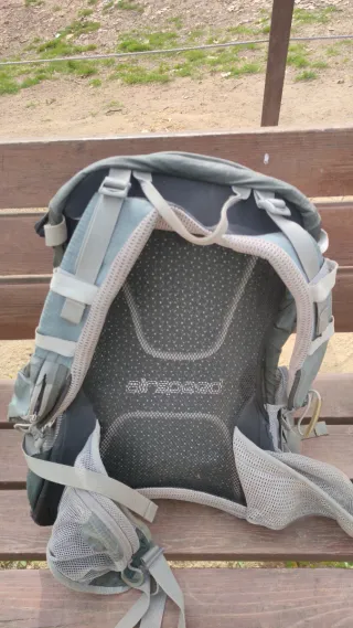 Mochila Osprey senderismo con funda impermeable