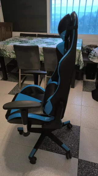Silla Gamer XL Negra y Azul F70