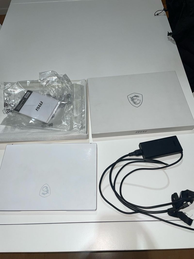 Portátil MSI Prestige 14 A10RB Blanco