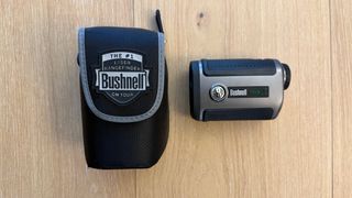 Telémetro golf Bushnell Tour V2 + Funda