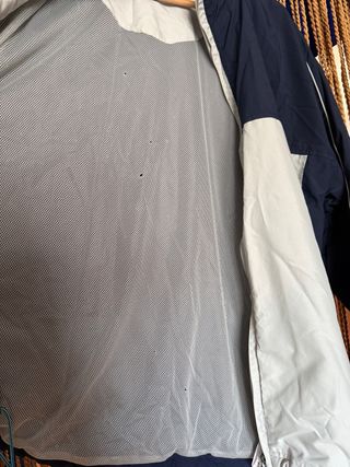 Chaqueta deportiva Nike azul y blanca