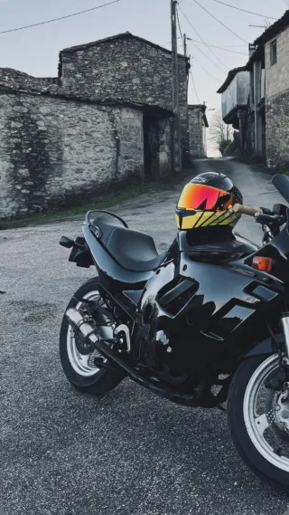 Suzuki GSX 600F 90' Negra PARA A2