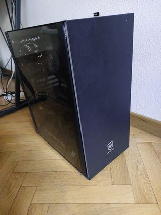 PC Gaming NFORTEC con luces LED