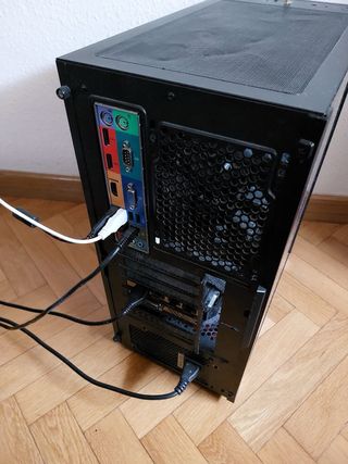 PC Gaming NFORTEC con luces LED