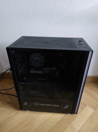 PC Gaming NFORTEC con luces LED