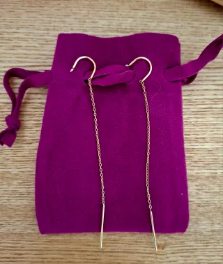 Pendientes largos plata con un pequeño baño de oro